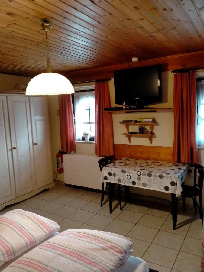 Gasthof Lederhose Diepenbeek Exteriör bild